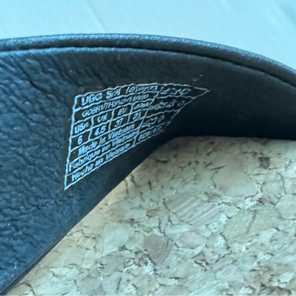 UGG Zoe Black and Tan Wedge Sandals - Picture 14 of 14